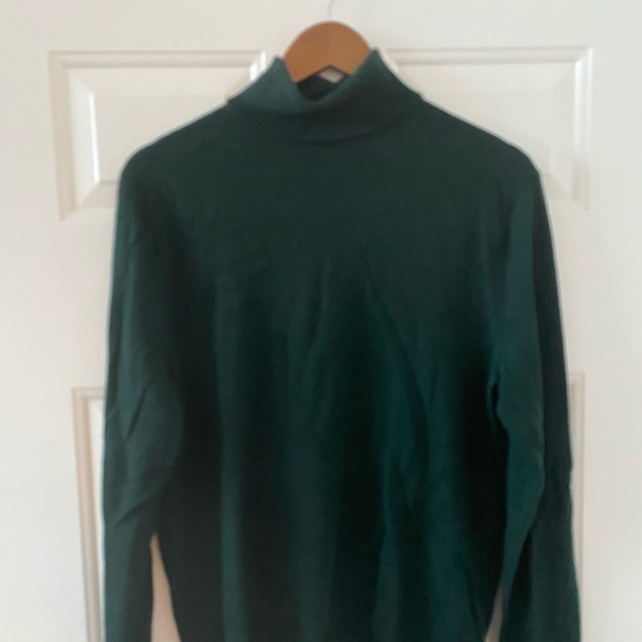 Green turtleneck - Picture 2 of 2